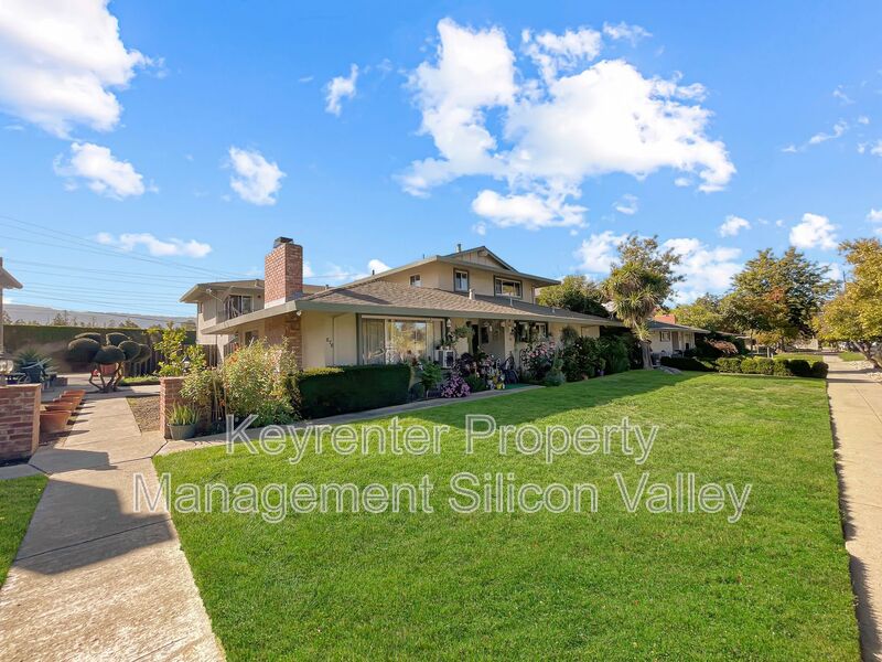 Los Gatos Condo: 878 Castlewood Drive