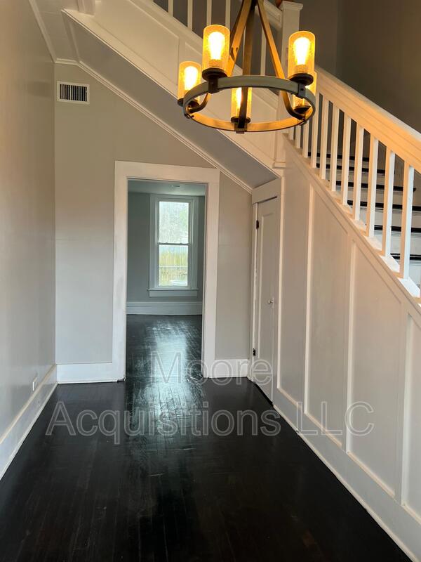 Denison House: 1018 W Sears