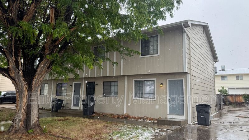 Pueblo Townhome: 25 Royal Crest Dr.