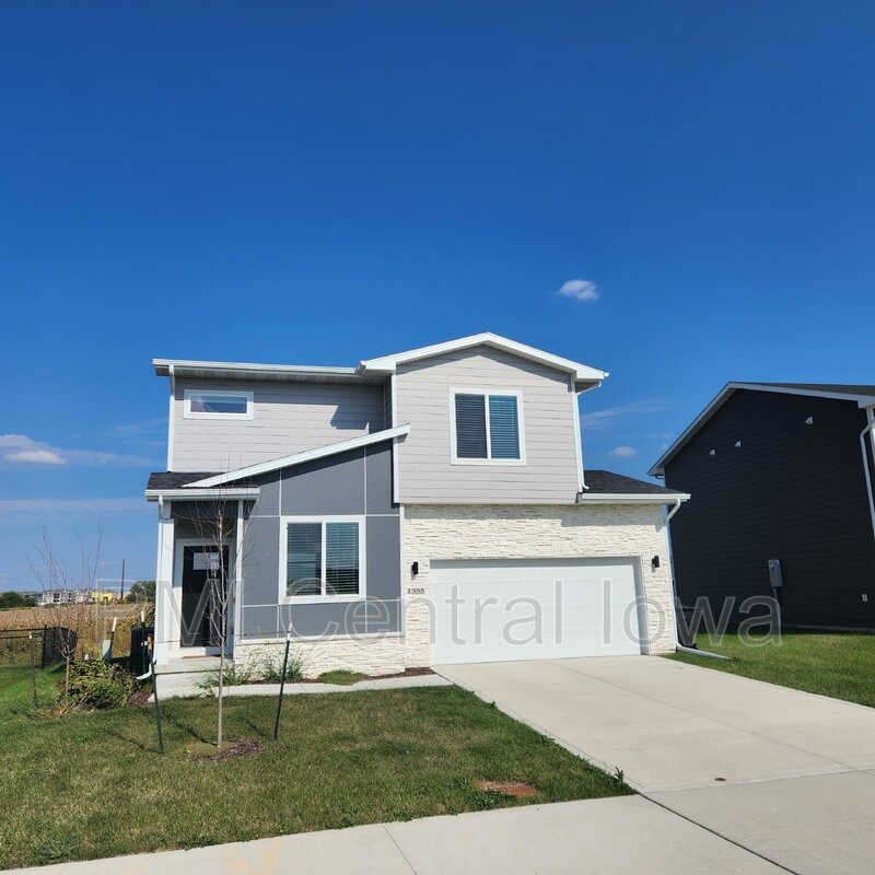 Waukee House: 1355 SE Parkview Crossing Dr