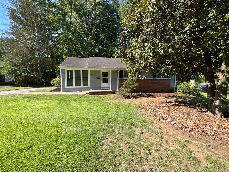 Greensboro House: 1413 Gracewood Dr.
