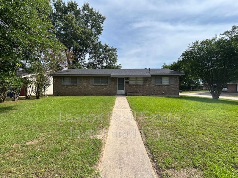 Shreveport House: 3437 Red Bud Lane