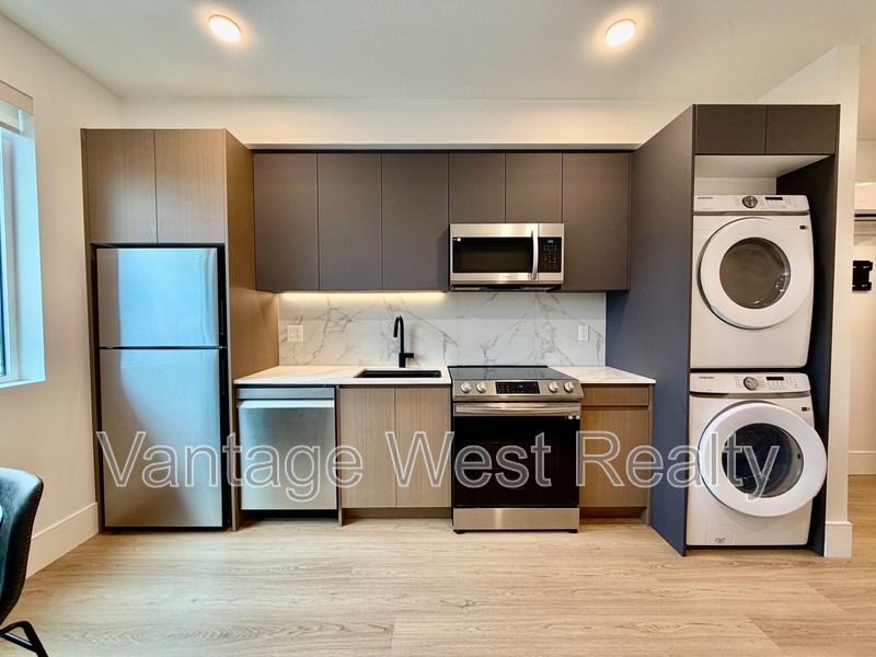 Kelowna Condo: 415-720 KLO Rd