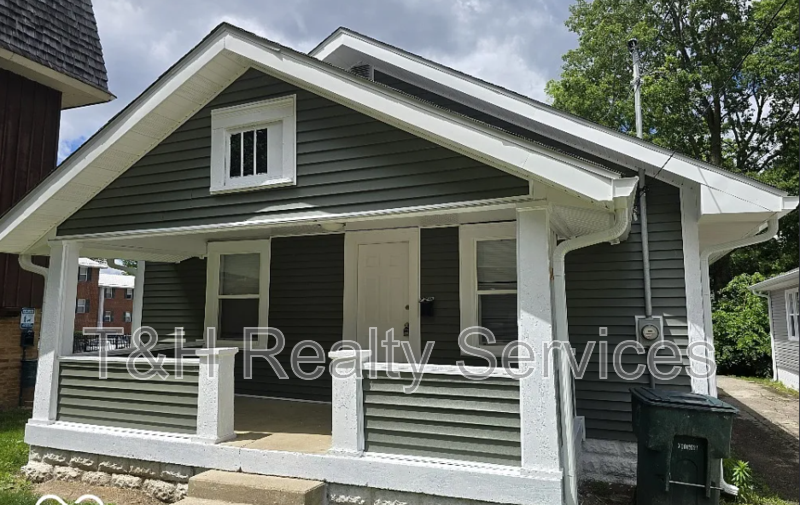 Muncie House: 720 West Queen Street