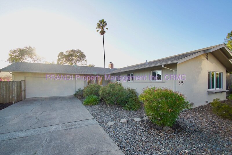 San Rafael House: 525 Las Colindas Rd