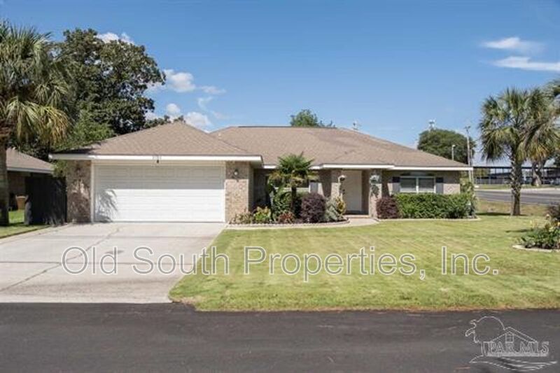 Gulf Breeze House: 3080 Palm St