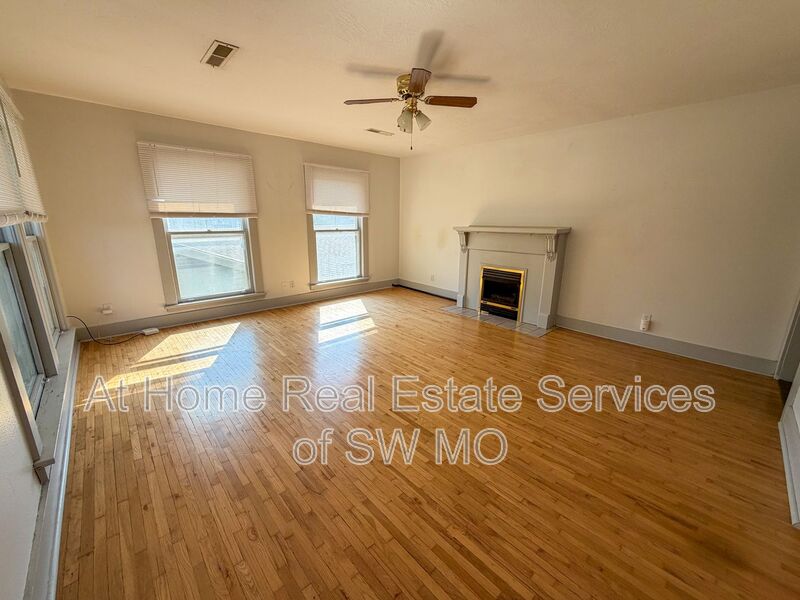 Springfield Condo: 1021 E. Walnut St. - 3