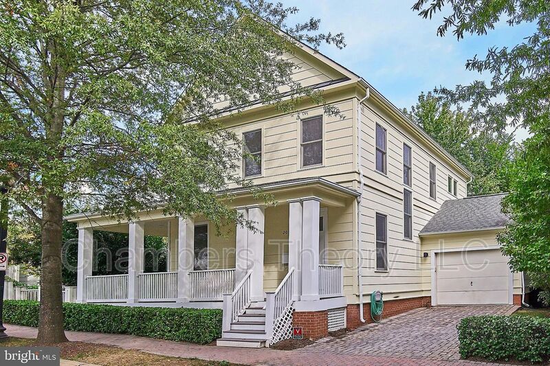 Arlington House: 2015 N Pollard St