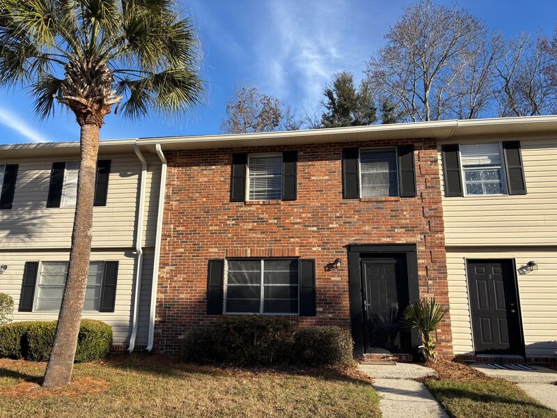 Charleston House: 415 Parkdale Dr