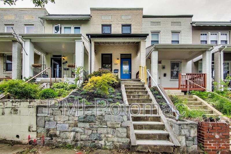 Washington House: 1749 L St NE