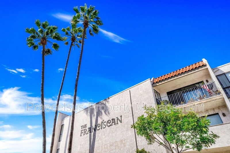 San Diego House: 6780 Friars Rd
