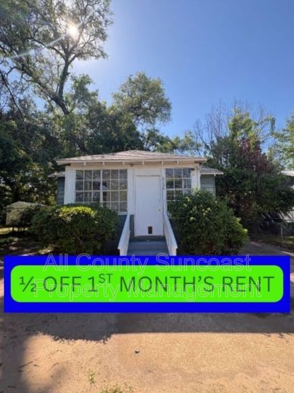 Tallahassee House: 2134 Saxon St