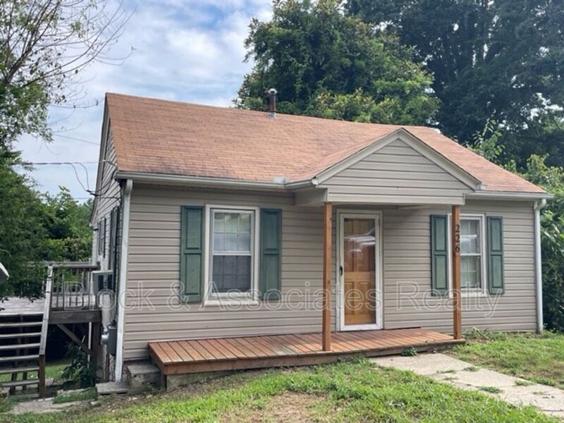 Asheboro House: 226 East Pritchard St