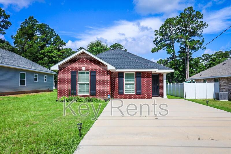 Pensacola House: 1285 Mills Ave