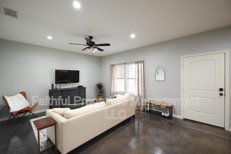 Lindale Condo: 14221 CR 452 2