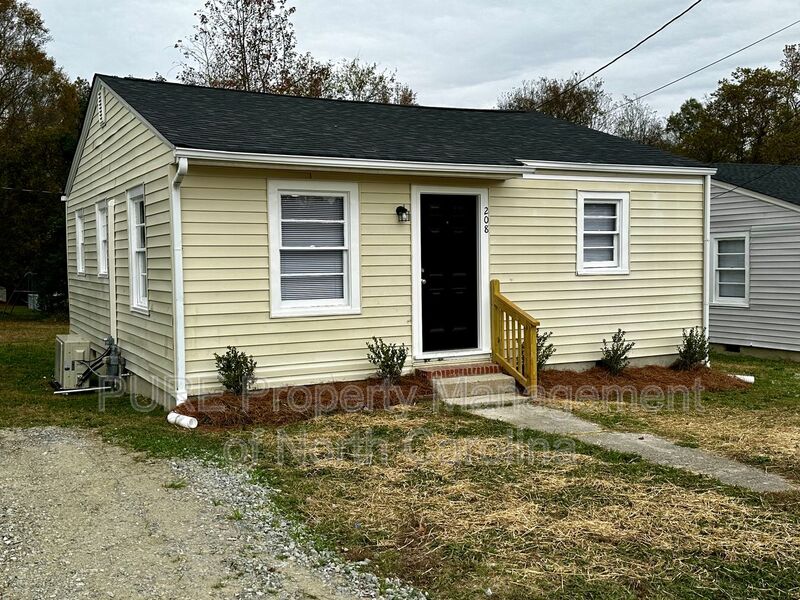 Lexington House: 208 S Lexington Dr