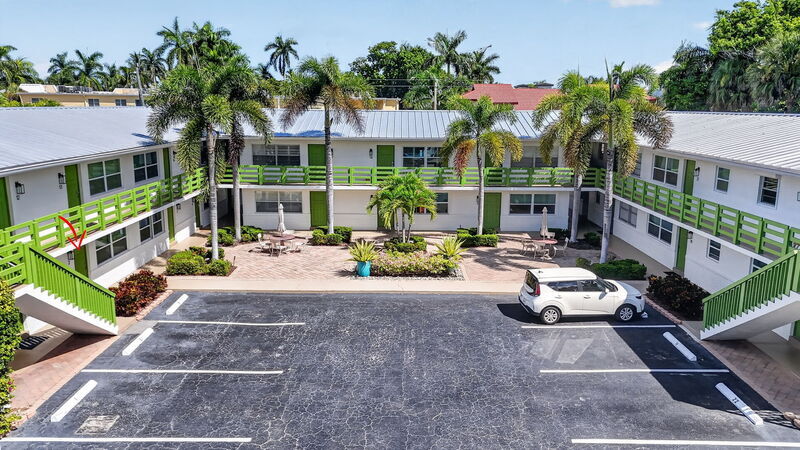 Naples Condo: 975 9th Ave S