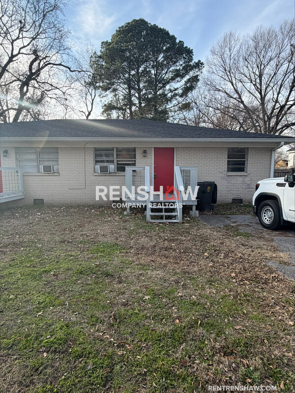 Dyersburg House: 913 Harrell Ave