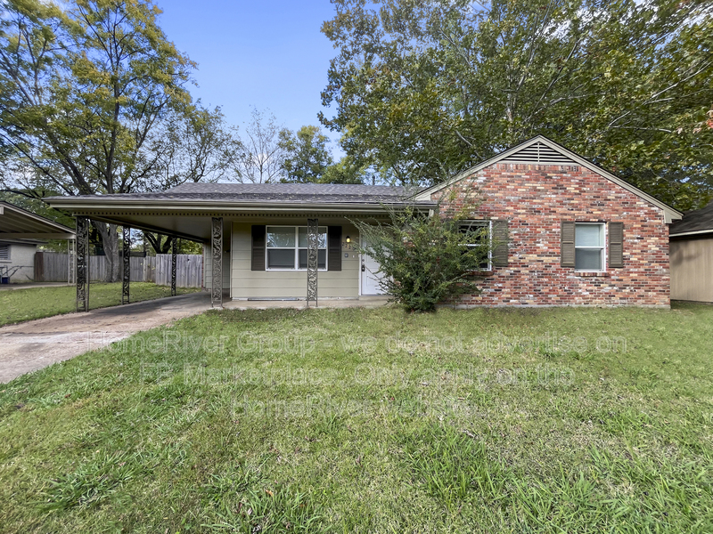 Southaven House: 2220 Colonial Hills Dr