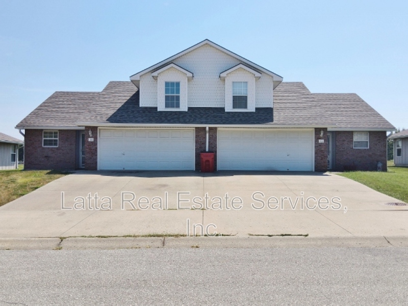 Grain Valley Condo: 1101 NW Willow Dr