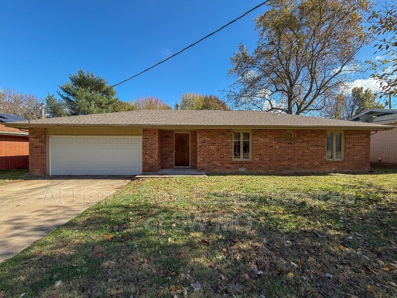 Springfield House: 1152 S Paula