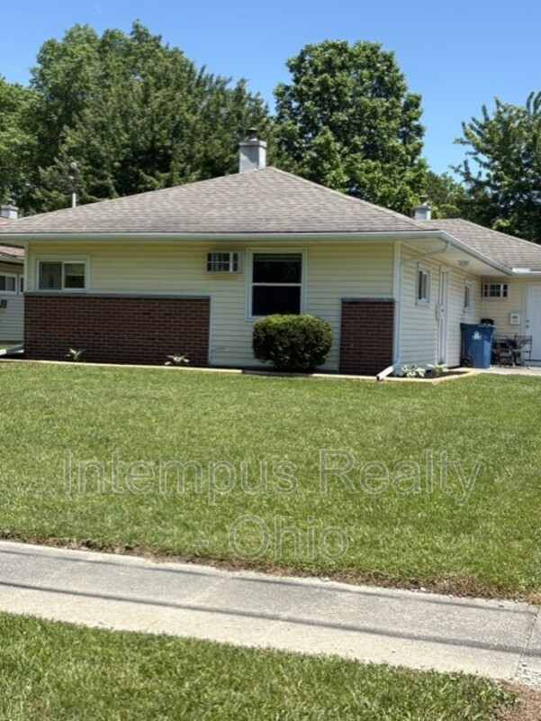 Austintown House: 339 N Roanoke Ave