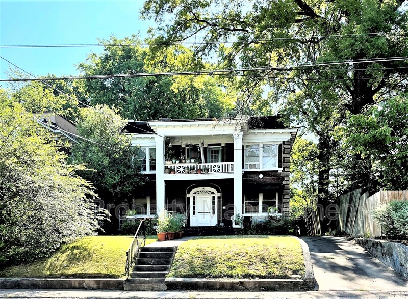 Memphis House: 72 N Belvedere Blvd