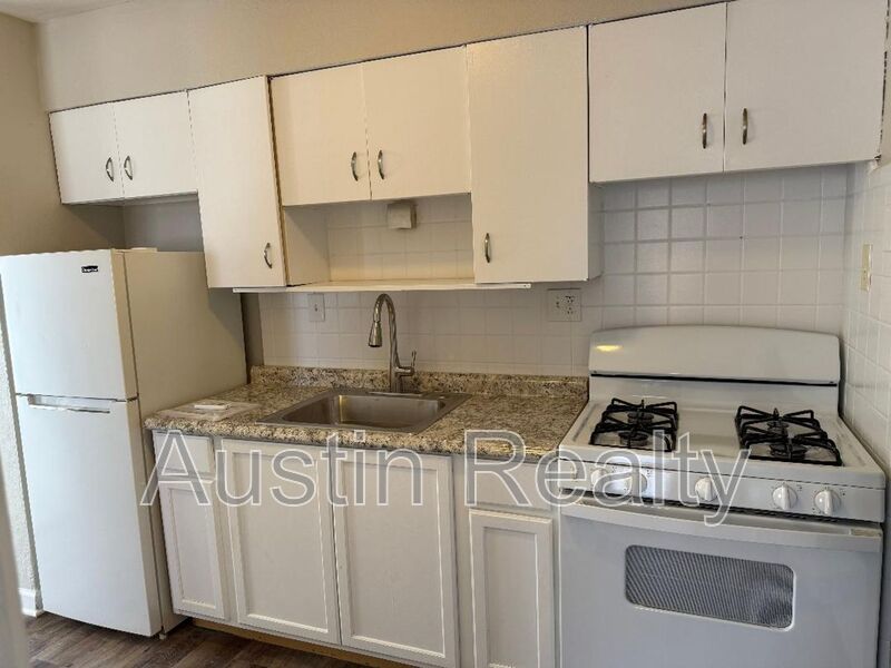 Saint Louis House: 8025 Gravois Rd