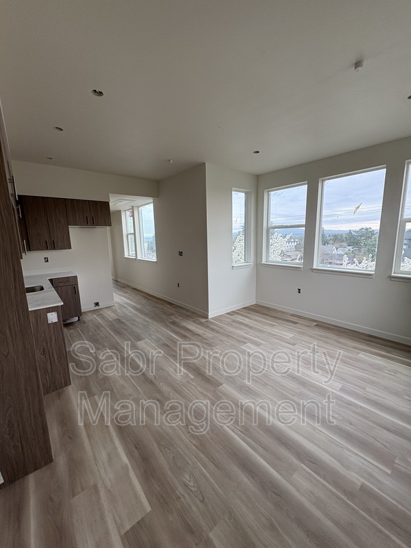 Portland Apartment: 1520 N Bryant St