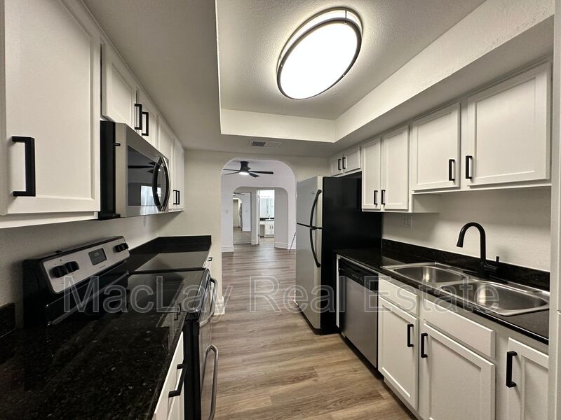 Phoenix Condo: 3825 E Camelback Rd