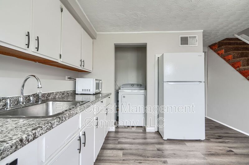 Halethorpe House: 902 Catawba Ct