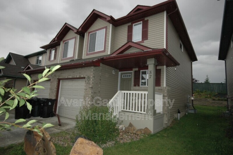 Spruce Grove House: 57 Vaughn Ave