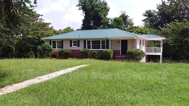 Leeds House: 7001 Rowan Rd