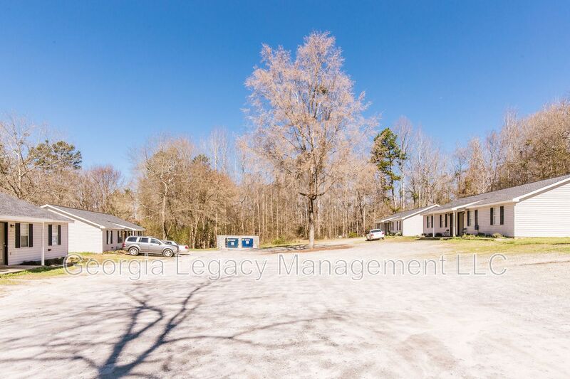 Commerce House: 1852 Faulkner Dr
