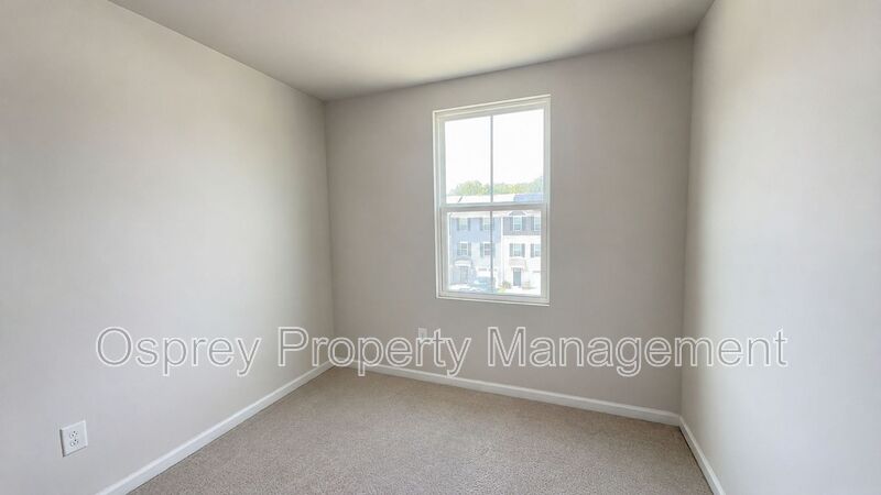 Charming 3-Bedroom Suffolk Home with Garage & Deck - Photo 11