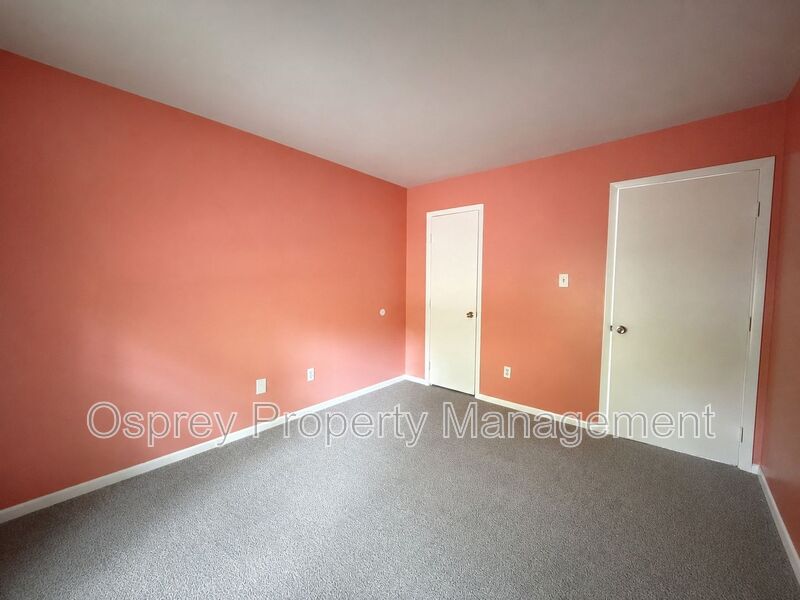 Spacious 3-Bedroom Norfolk Townhome with In-Unit Laundry and Fenced Outdoor Space - Photo 11