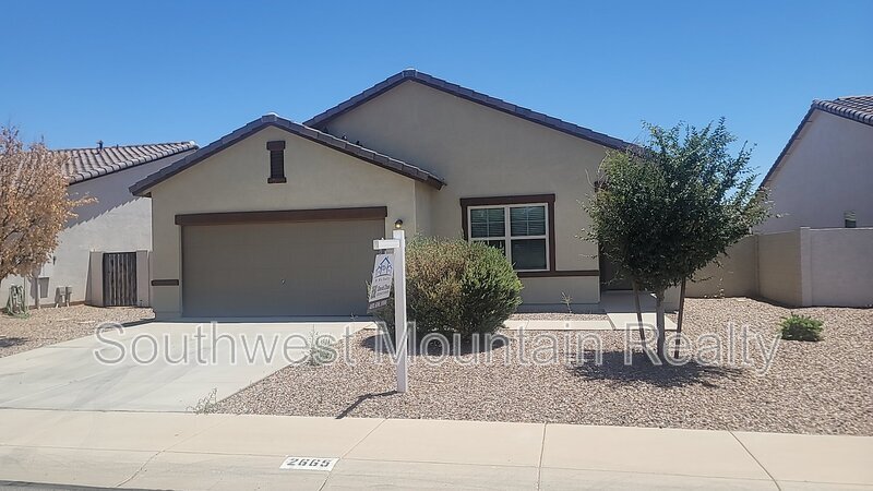 San Tan Valley House: 2665 E Renegade