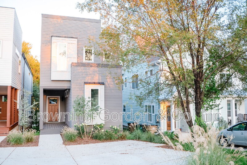 Nashville House: 2156 B Byrum Avenue