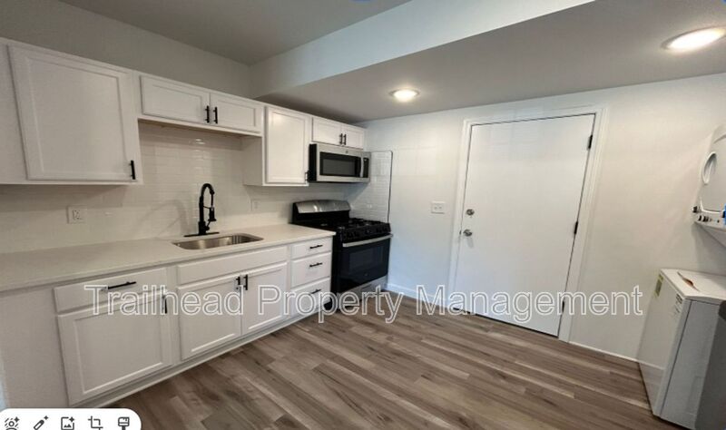 Kansas City House: 320 E Gregory