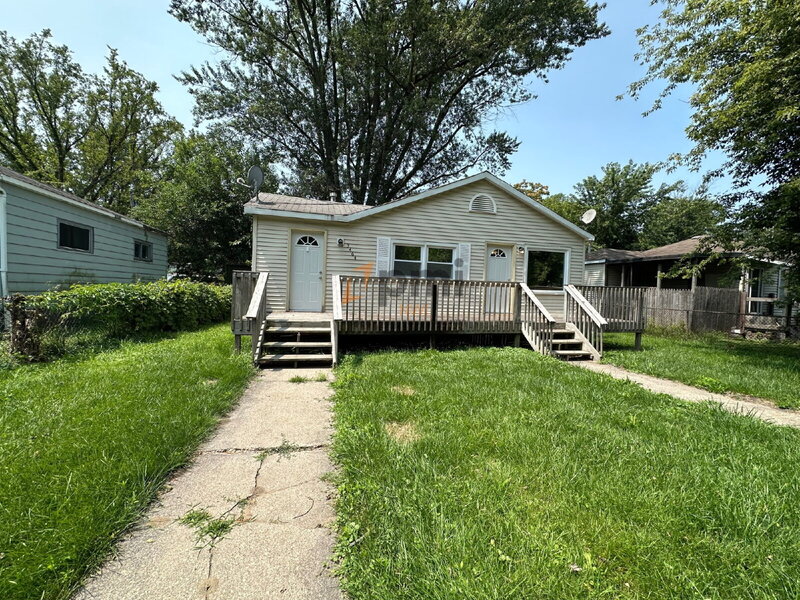 Lake Station House: 3464 Iowa St