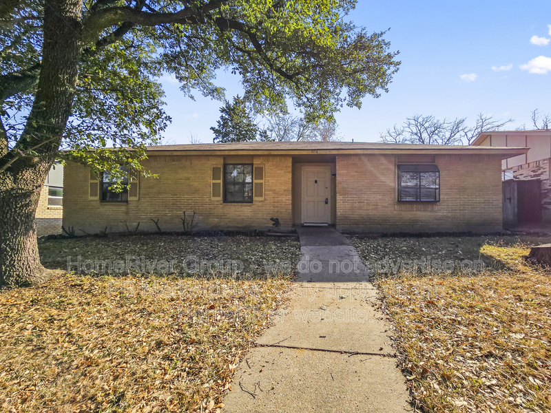Dallas House: 7116 Hardwood Trl