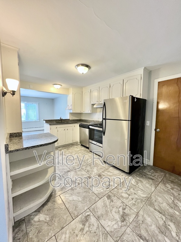 South Hadley Condo: 72 Lyman Street - 3