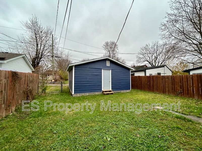 Newly renovated 2 bedroom, 1 bath home with detached garage!! - Photo 17