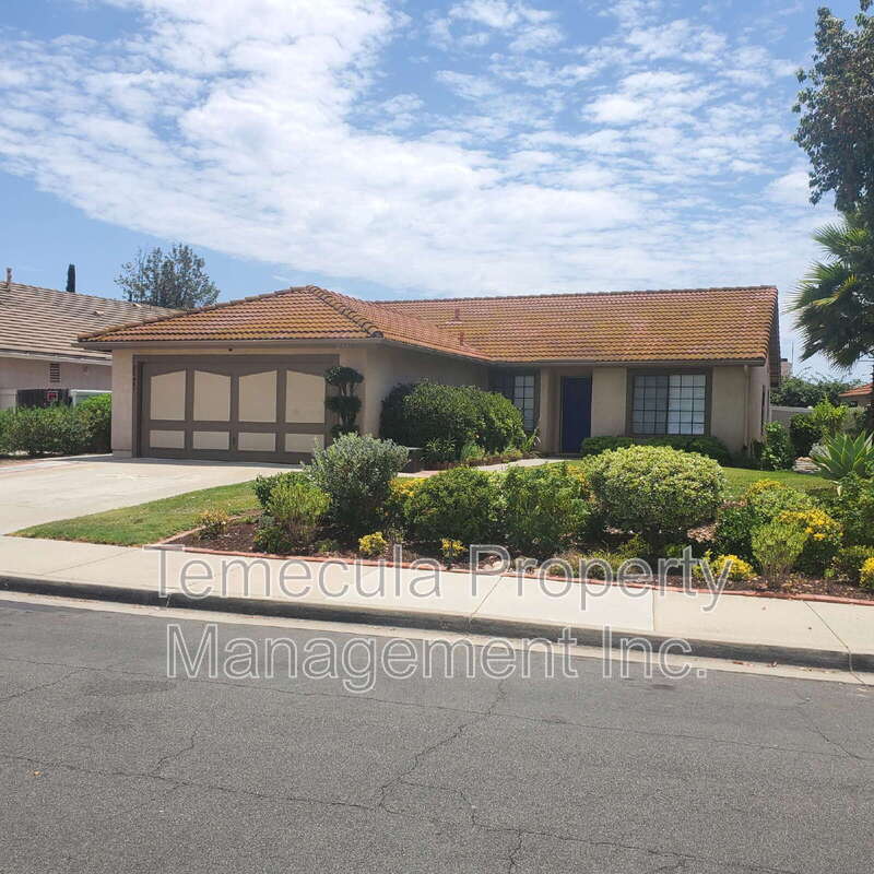 Murrieta House: 25451 Boxelder Dr