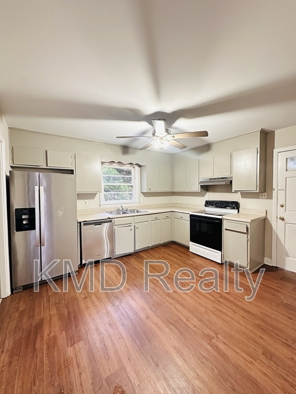 Charlotte House: 7616 Idlewild Road