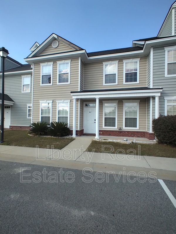 Hinesville House: 402 Conley Dr