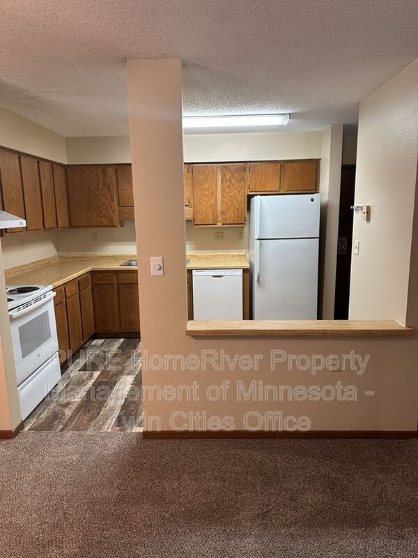 South St Paul Condo: 221 Grand Ave W