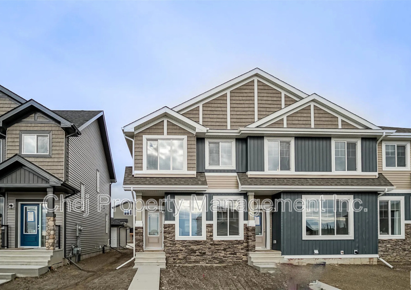 St. Albert Townhome: 17 Nouveau Dr.