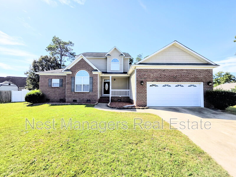 Fayetteville House: 1612 Middle Creek Court