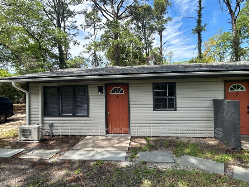 Southport Condo: 1330 N Howe St